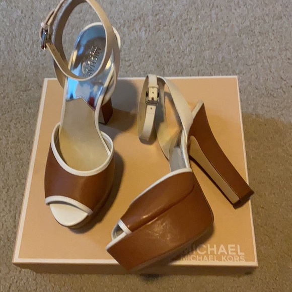 Shoes - Picture 3 of 4